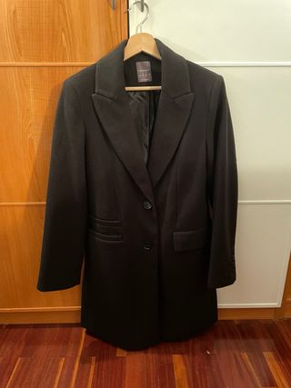 Abrigo de paño negro