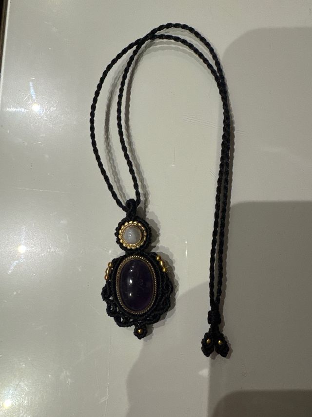 Colgante Macramé con amatista y piedra luna