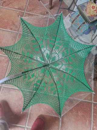 Paraguas transparente con encaje verde