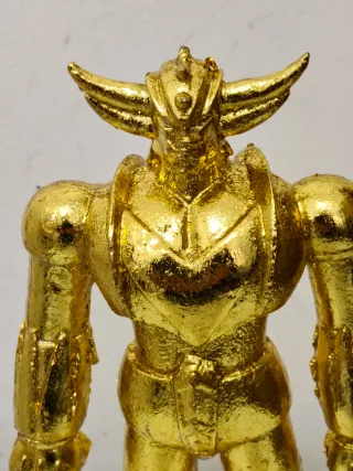 Statua Goldrake dorata