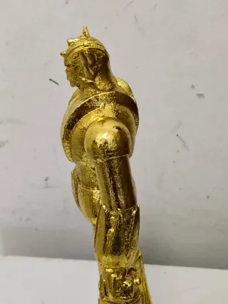 Statua Goldrake dorata