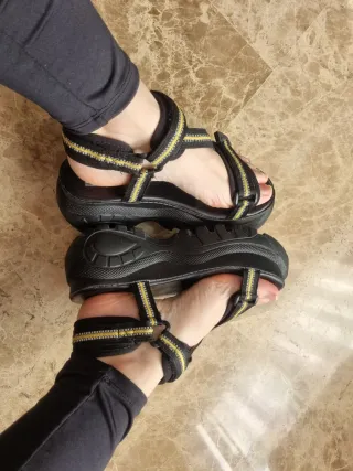 Sandalias Plataforma Negra y Amarilla