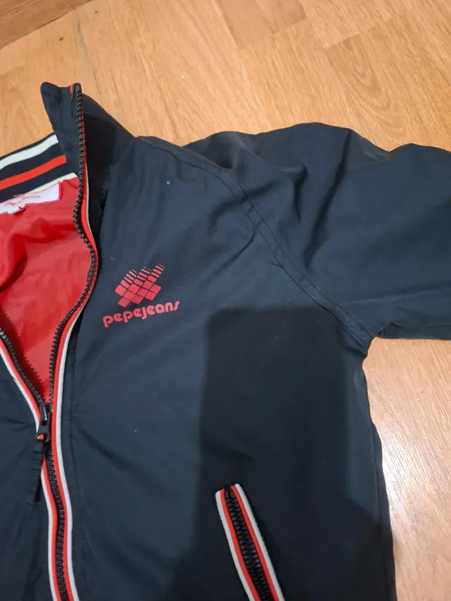 Chaqueta Pepe Jeans Negra y Roja