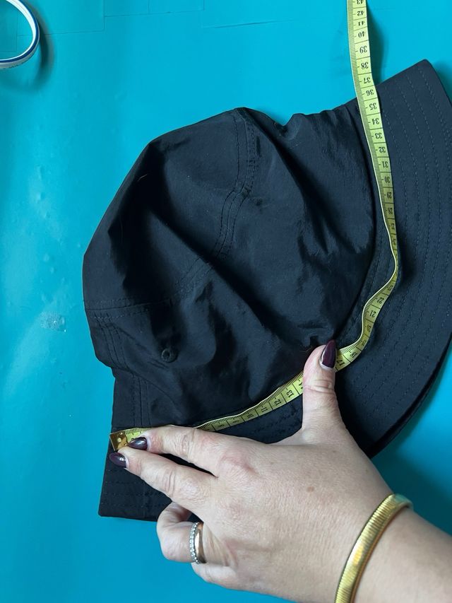 Cappello impermeabile nero