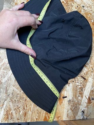 Cappello impermeabile nero