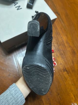 Tronchetto Hogan scamosciato tacco lucido