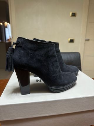 Tronchetto Hogan scamosciato tacco lucido