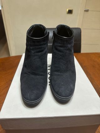 Tronchetto Hogan scamosciato tacco lucido