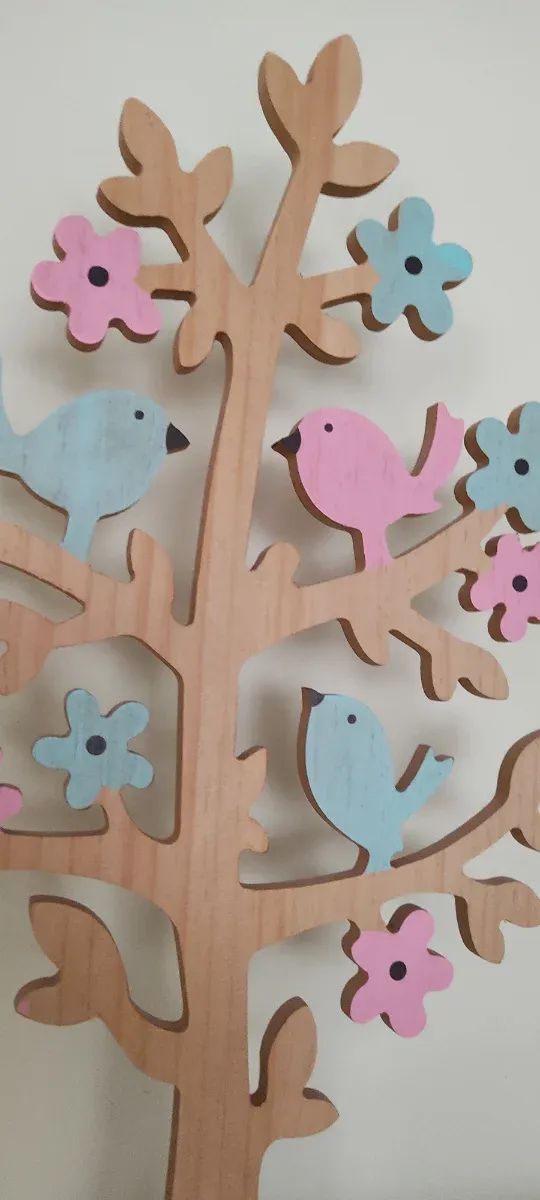 Árbol de madera decorativo con pájaros