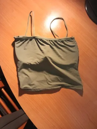 Top tirantes con espuma verde