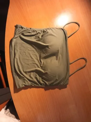 Top tirantes con espuma verde