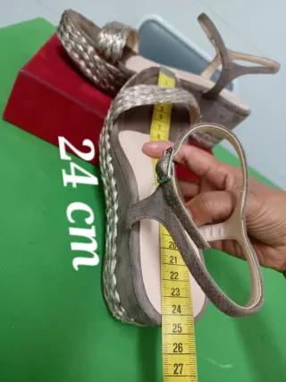 Sandalias Unisa Cuña Marrón y Dorado