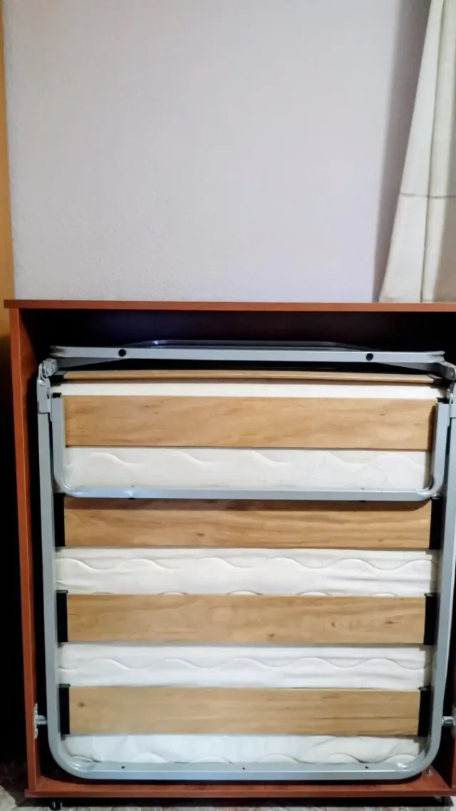Mueble-cama de madera plegable