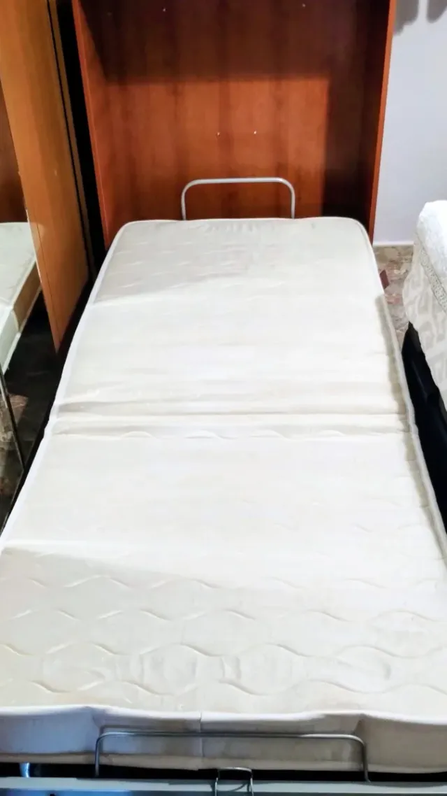 Mueble-cama de madera plegable