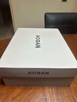 Tronchetto Hogan scamosciato con tacco lucido