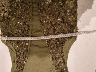 Chaleco con abalorios y lentejuelas