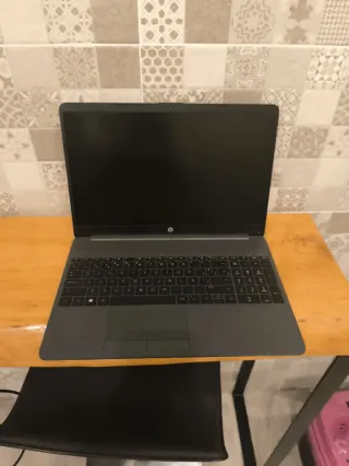 Portátil HP 255 G8