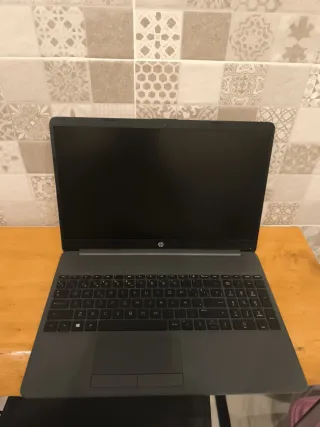 Portátil HP 255 G8