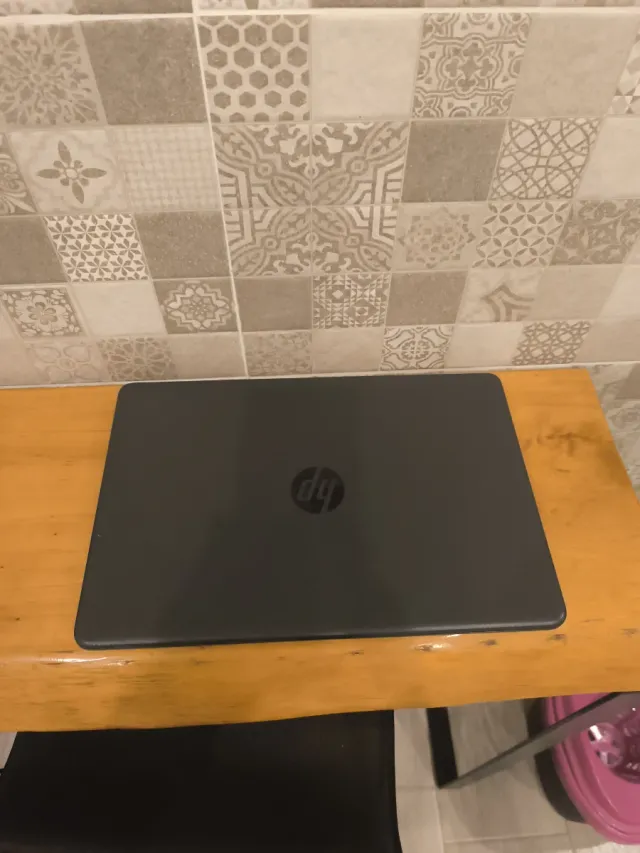 Portátil HP 255 G8