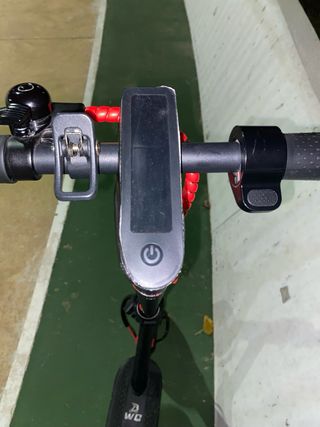 Patinete Eléctrico Negro y Rojo