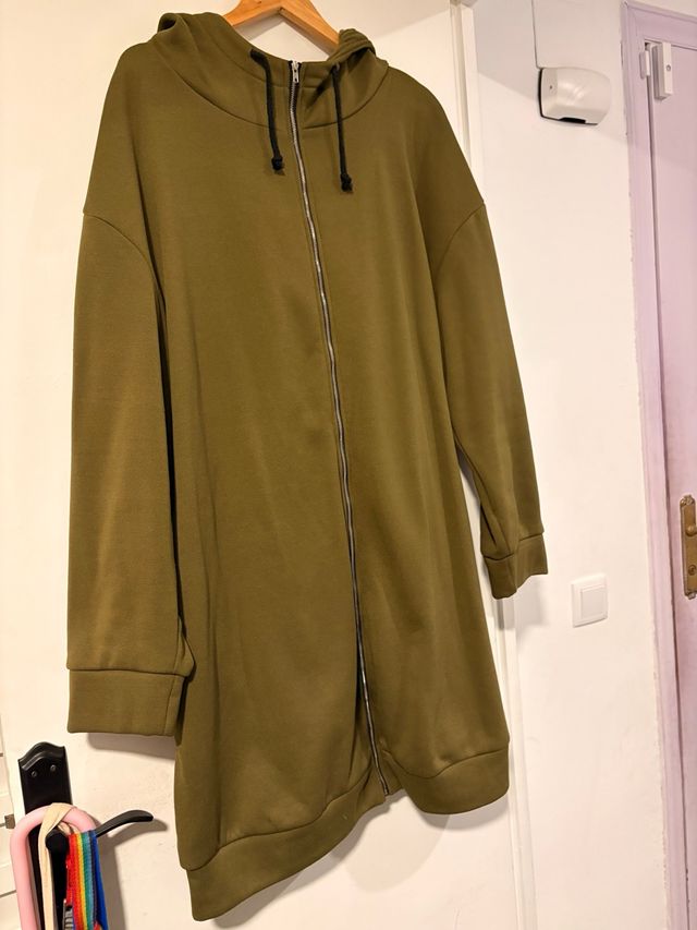 Chaqueta larga de chándal verde oliva