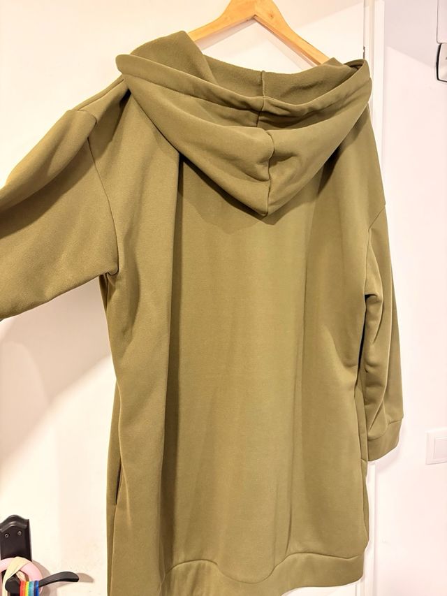 Chaqueta larga de chándal verde oliva