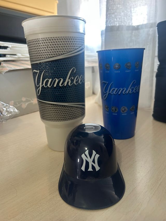 Lote Merchandising Yankees: Vasos y Gorra