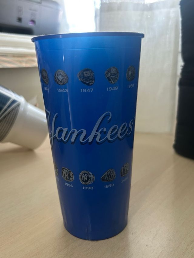 Lote Merchandising Yankees: Vasos y Gorra