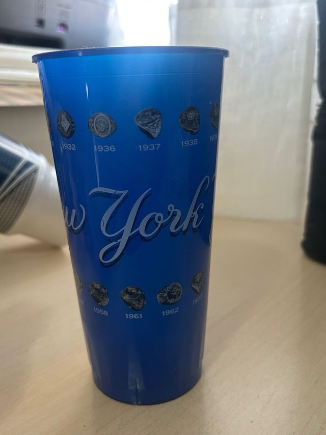 Lote Merchandising Yankees: Vasos y Gorra