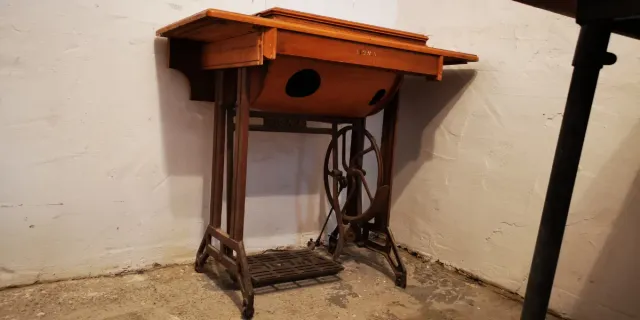 Máquina de coser Sigma modelo A con mueble.