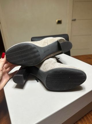 Tronchetto Hogan scamosciato con tacco lucido