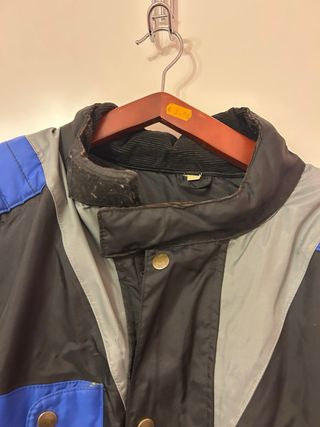 Chaqueta de moto negra y azul