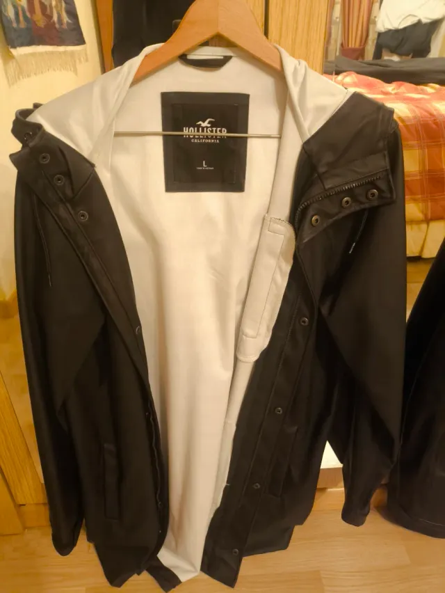 Chaqueta Hollister Talla L Negra y Blanca