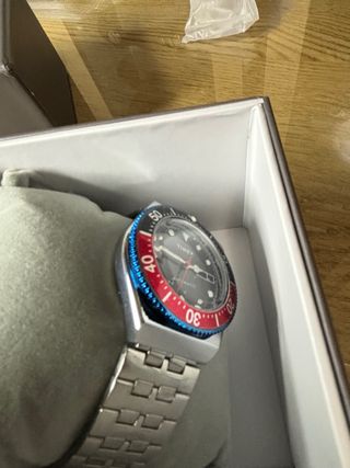 Reloj Timex Automático Negro y Rojo Miyota 8215.