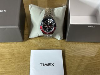 Reloj Timex Automático Negro y Rojo Miyota 8215.