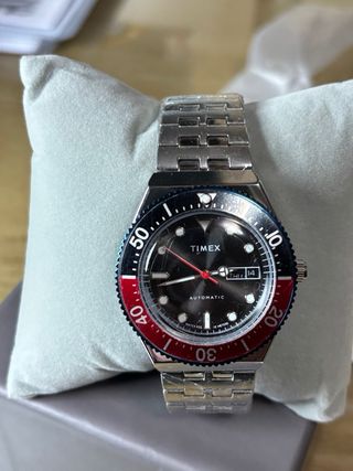 Reloj Timex Automático Negro y Rojo Miyota 8215.