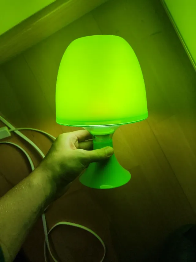 Lámpara de mesa verde