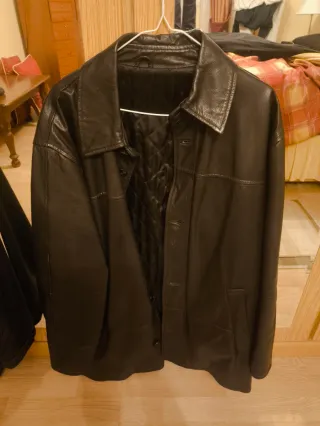 Cazadora de cuero negra