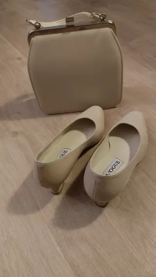 Conjunto bolso y zapatos beige