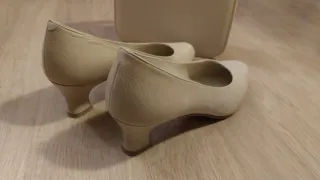 Conjunto bolso y zapatos beige