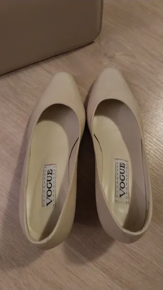 Conjunto bolso y zapatos beige