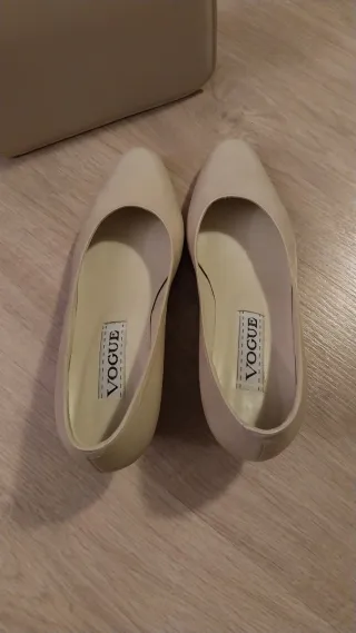 Conjunto bolso y zapatos beige