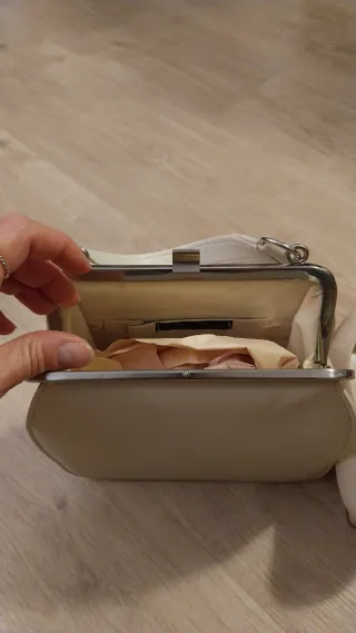 Conjunto bolso y zapatos beige