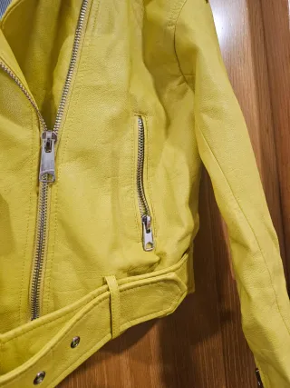 Chaqueta Zara Amarilla