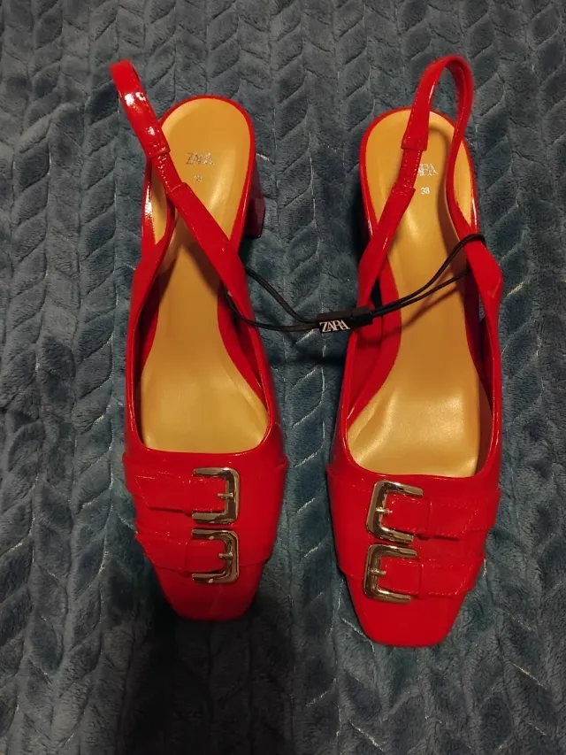Zapatos Zara Talla 38 Rojos Hebillas