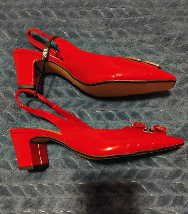 Zapatos Zara Talla 38 Rojos Hebillas