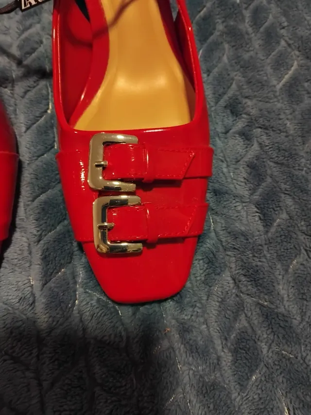 Zapatos Zara Talla 38 Rojos Hebillas