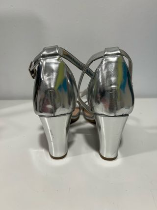 Sandalias de tacón plateadas talla 40
