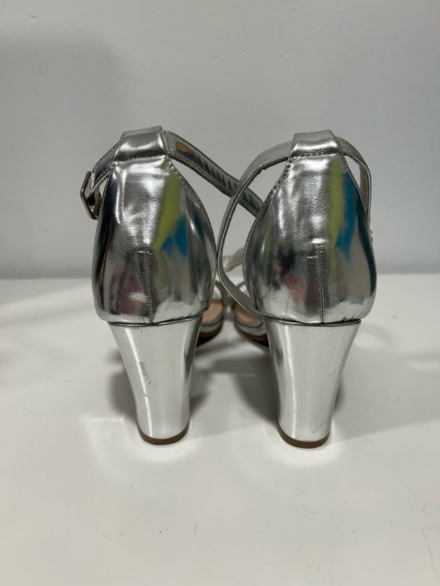 Sandalias de tacón plateadas talla 40