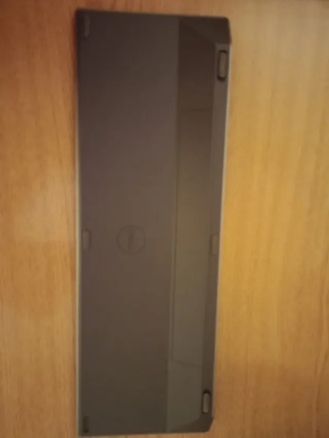 Teclado de ordenador gris y negro